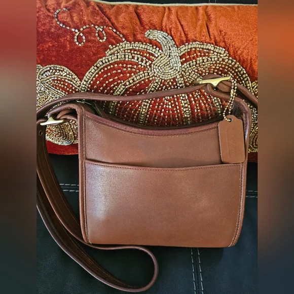 Coach VTG. LEGACY ZIP BAG #L8N-9997 - Picture 1 of 13